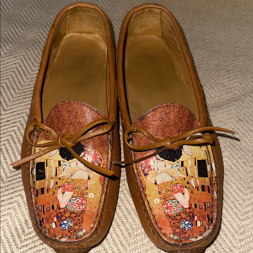 THE KISS moccasins by Gustav Klimt